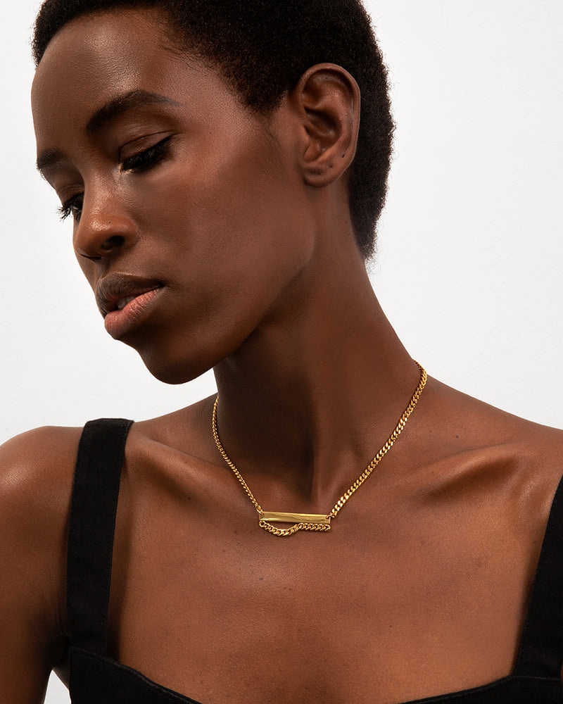 Curb Chain Bar Necklace in Gold*18k Gold Plated